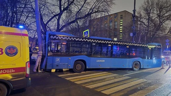 ДТП с автобусом произошло на юго-западе Москвы