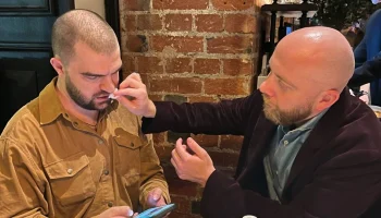 Критик Трапезник извинился перед ресторатором Новиковым за драку с Пинским