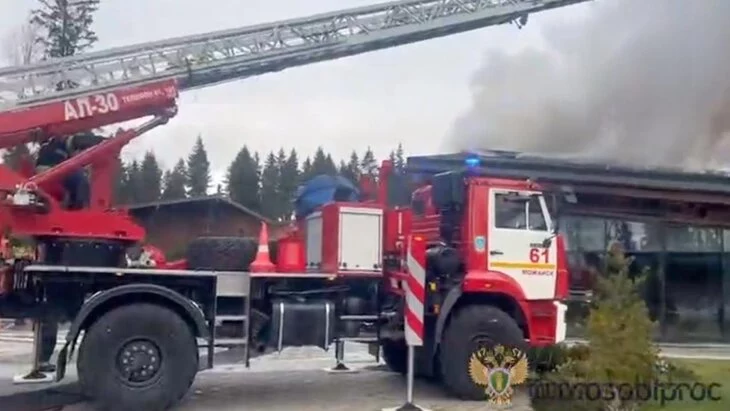 Пожар в гостиничном комплексе в подмосковном Дорохове потушен