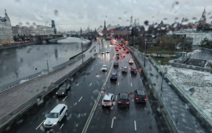 Москвичам посоветовали пересесть на общественный транспорт из-за непогоды Москвичам посоветовали пересесть на общественный транспорт из-за непогоды