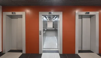 Около 4,5 тысячи лифтов заменили в Москве в 2025 году в рамках программы капремонта