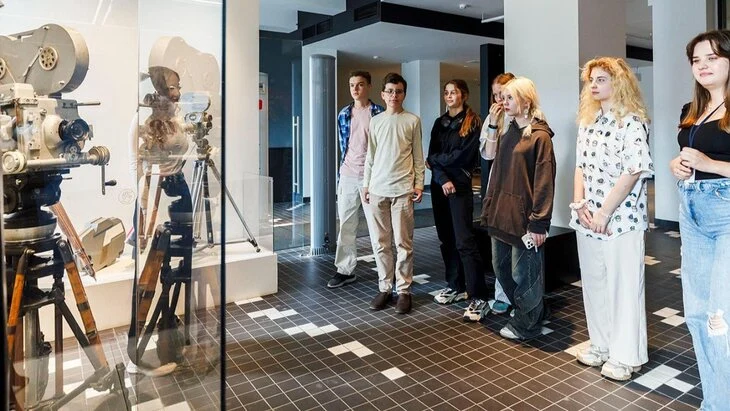 Киностудия имени М. Горького подготовила новую экскурсионную программу Киностудия имени М. Горького подготовила новую экскурсионную программу