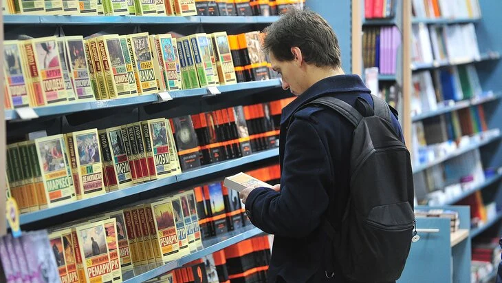 Книги Ремарка, Сартра и Стейнбека начнут маркировать в РФ