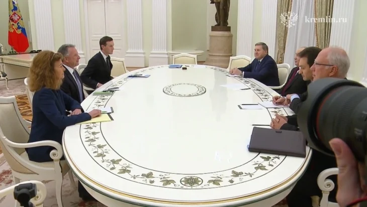 &laquo;Царьград&raquo; заметил статуи четырех правителей России на встрече Путина и Уиткоффа