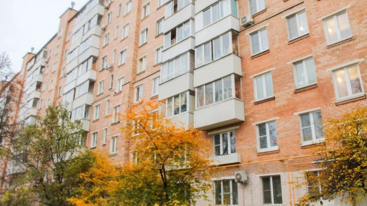 В жилом доме в районе Лосиноостровский в 2025 году произведут замену всего лифтового оборудования с 