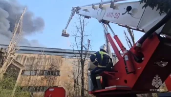 МЧС: Площадь пожара на предприятии в Курске увеличилась до 17 тысяч &laquo;квадратов&raquo;
