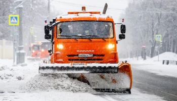 Городские службы круглосуточно ликвидируют последствия снегопада в Москве