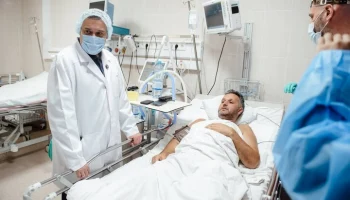 Хинштейн: пострадавший в курском приграничье оператор ВГТРК находится в реанимации