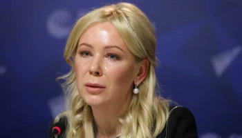 Юристы Мизулиной нашли в соцсетях Лебедева еще пару видео, опорочивших ее честь