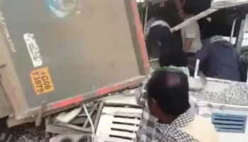 Минимум 24 человека погибли при лобовом столкновении автобуса и грузовика в Индии