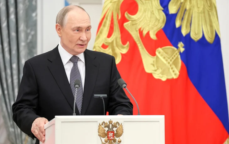 Путин с Песковым глубокой ночью спустились в подводную лодку