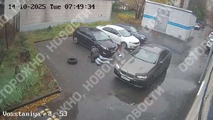 Мужчина с ножом напал на женщину в Казани Мужчина с ножом напал на женщину в Казани