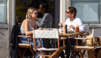 Летние веранды в Москве призвали временно закрыть из-за надвигающейся непогоды