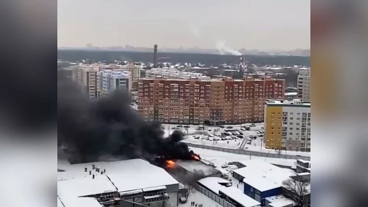 Склад с запчастями загорелся в подмосковных Мытищах