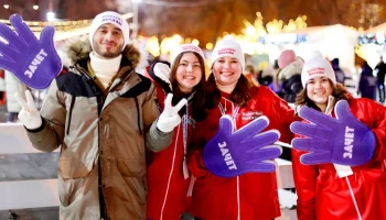 Абитуриенты колледжа. Компьютерные технологии студенты. Старшеклассники. Занятость студентов. Современный студент.