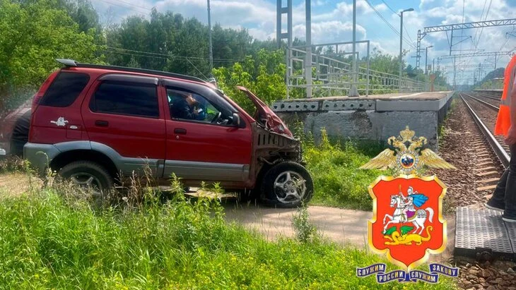 Поезд столкнулся с автомобилем в Орехово-Зуевском городском округе Поезд столкнулся с автомобилем в Орехово-Зуевском городском округе