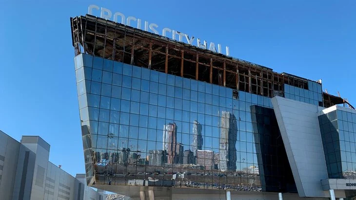 Работы по восстановлению фасада "Крокус Сити Холла" начались в Красногорске Работы по восстановлению фасада "Крокус Сити Холла" начались в Красногорске