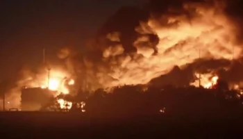 Власти заявили, что пожар на нефтебазе в Пролетарске начался после падения трех БПЛА