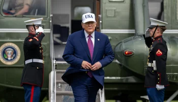 СМИ: Глава ФБР нашел документы о связях Трампа с Россией в «мешках для сжигания»