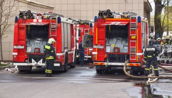 Пожарные потушили пожар в пляжном комплексе в Химках