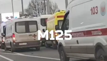 Шесть человек госпитализированы после ДТП с маршруткой и автобусом в Москве