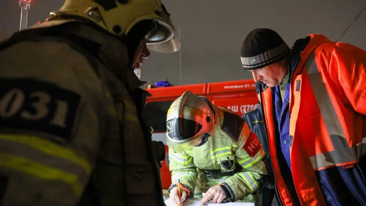 Около 120 жителей эвакуировали из дома в Пересвете из-за трещины на фасаде Около 120 жителей эвакуировали из дома в Пересвете из-за трещины на фасаде