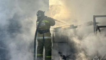 Пожарные потушили возгорание в офисном здании во Владивостоке Пожарные потушили возгорание в офисном здании во Владивостоке