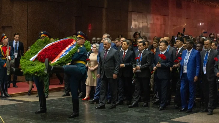 Сорок глав зарубежных делегаций посетили Музей Победы Сорок глав зарубежных делегаций посетили Музей Победы