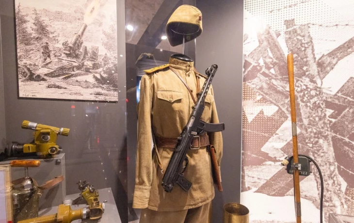 Около 100 раритетов представили на выставке к 80-летию освобождения РСФСР в Музее Победы Около 100 раритетов представили на выставке к 80-летию освобождения РСФСР в Музее Победы