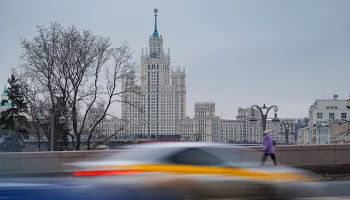 Синоптики сообщили о теплой и сухой погоде в Москве 13 ноября