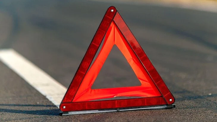 Автомобиль опрокинулся после аварии на 83-м километре МКАД Автомобиль опрокинулся после аварии на 83-м километре МКАД