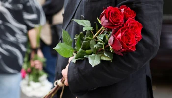 Ребенка, убитого двумя школьницами, похоронили в Подмосковье Ребенка, убитого двумя школьницами, похоронили в Подмосковье