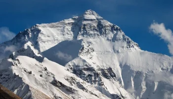 Посольство РФ в Пекине не получало данных о застрявших на Эвересте россиянах