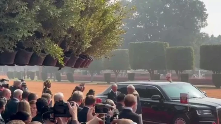 Путин приехал в президентский дворец в Дели Путин приехал в президентский дворец в Дели