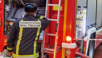 Пожар площадью четыре тысячи квадратных метров в доме на севере Москвы потушили