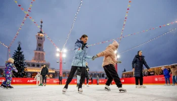Каток открылся на Северном речном вокзале Каток открылся на Северном речном вокзале