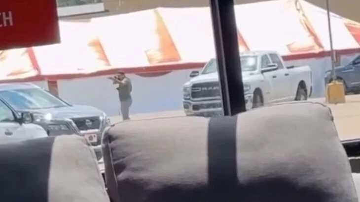 CBS: четыре человека погибли в результате стрельбы в Арканзасе CBS: четыре человека погибли в результате стрельбы в Арканзасе