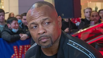 Боксер Джонс намерен провести бой против борца Емельяненко на Красной площади