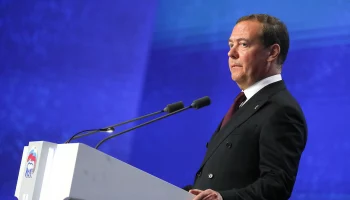 Медведев заявил о планах разместить новое оружие на Курильских островах