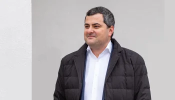 Овчинский: Департамент градостроительной политики установил елку в ГУМе и принял участие в оформлени