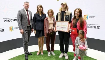 13-миллионная посетительница выставки "Россия" получила тур по Кировской области