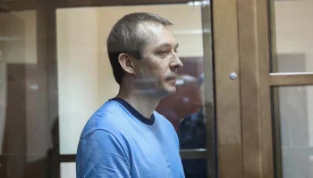 Прокуратура заочно запросила 13 лет для фигуранта дела экс-полковника Захарченко Прокуратура заочно запросила 13 лет для фигуранта дела экс-полковника Захарченко