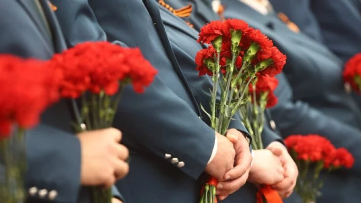 Сотрудники УФНС России по Москве провели торжественный митинг, посвященный Дню Победы