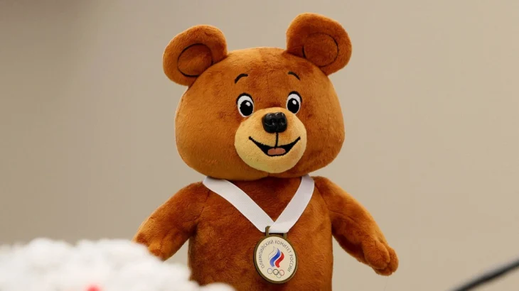 Министр спорта России Дегтярев показал нового олимпийского мишку Министр спорта России Дегтярев показал нового олимпийского мишку