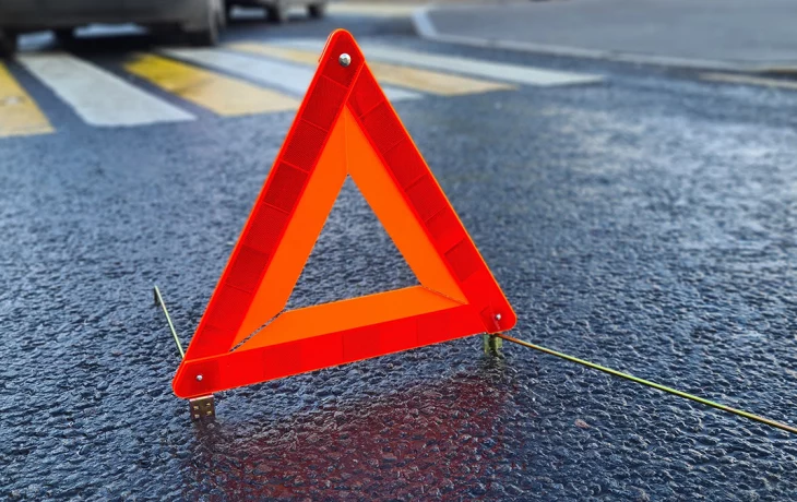 Движение по мосту Лужники в сторону центра перекрыто из-за возгорания автомобиля Движение по мосту Лужники в сторону центра перекрыто из-за возгорания автомобиля