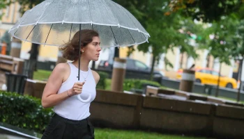Гроза и дождь: москвичей предупредили о непогоде вечером 21 мая