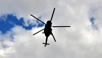 Вертолет совершил аварийную посадку под Иркутском в результате удара молнии