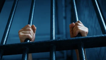 Госдума ужесточила наказание за дезертирство для бывших заключенных Госдума ужесточила наказание за дезертирство для бывших заключенных