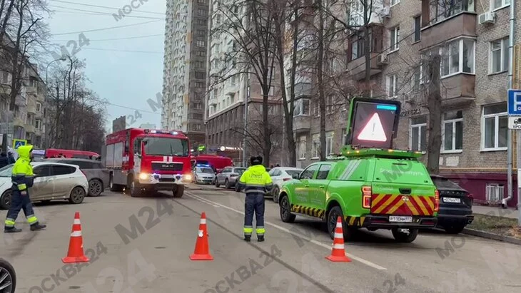 Пожар в доме на Первомайской улице Москвы потушен, пострадавших нет Пожар в доме на Первомайской улице Москвы потушен, пострадавших нет