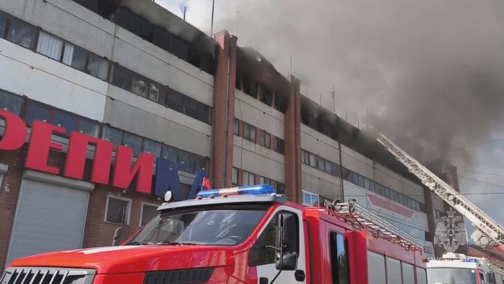 Пожар в гаражном комплексе в Екатеринбурге повредил 130 автомобилей Пожар в гаражном комплексе в Екатеринбурге повредил 130 автомобилей